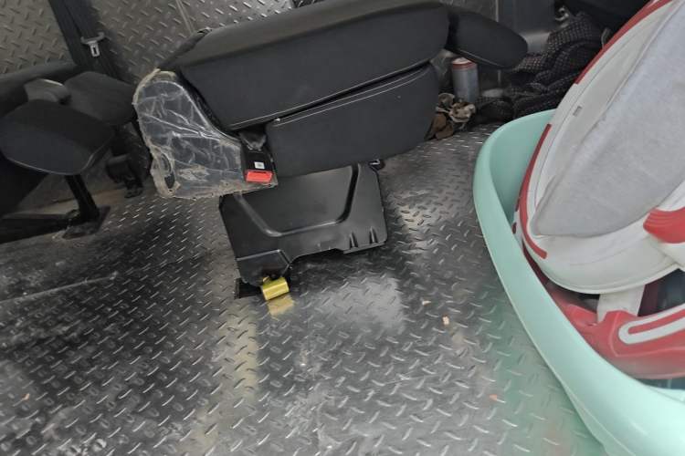 Used SAIC MAXUS Xintu V80  Left Rear Seat