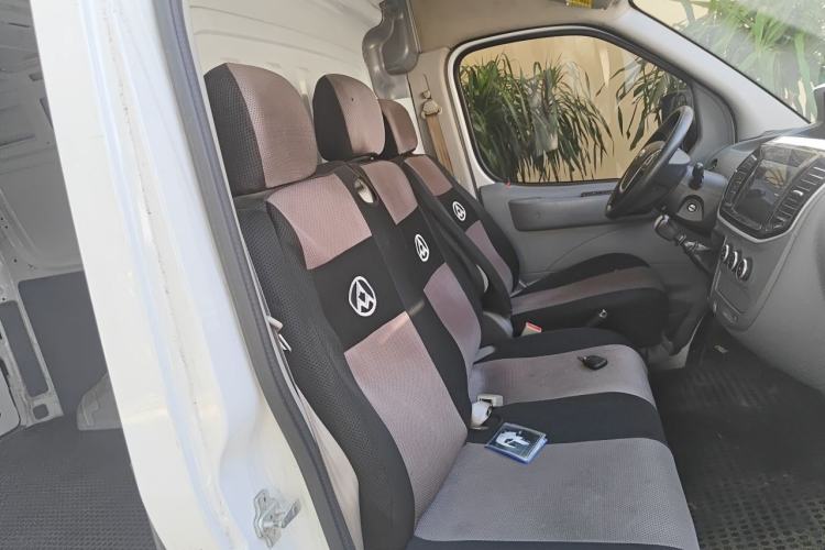 Used SAIC MAXUS Xintu V80 2020 2.5T Manual Classic City Delivery King Short Wheelbase Mid-Roof Design 2/3 Seats Left Rear Seat