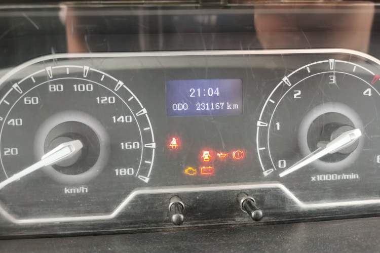 Used SAIC MAXUS Xintu V80  Odometer Close Up