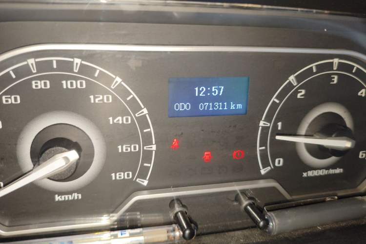 Used SAIC MAXUS Xintu V80  Odometer Close Up