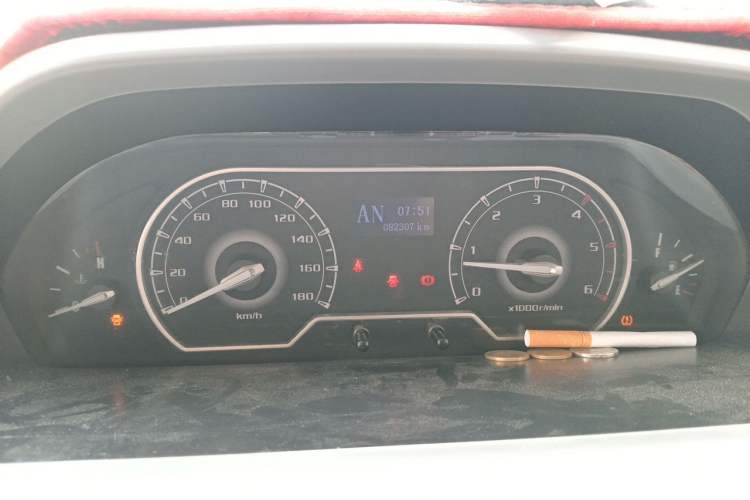 Used SAIC MAXUS Xintu V80  Odometer Close Up