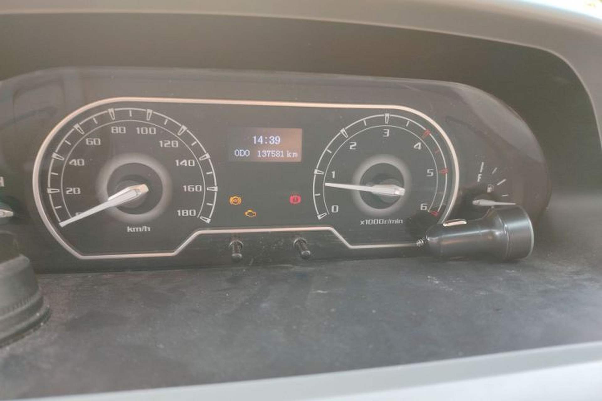 Used SAIC MAXUS Xintu V80 2020 2.5T Manual Classic City Delivery King Long Wheelbase Mid-Height 2/3 Seats Odometer Close Up