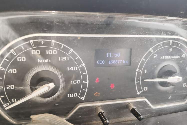 Used SAIC MAXUS Xintu V80  Odometer Close Up