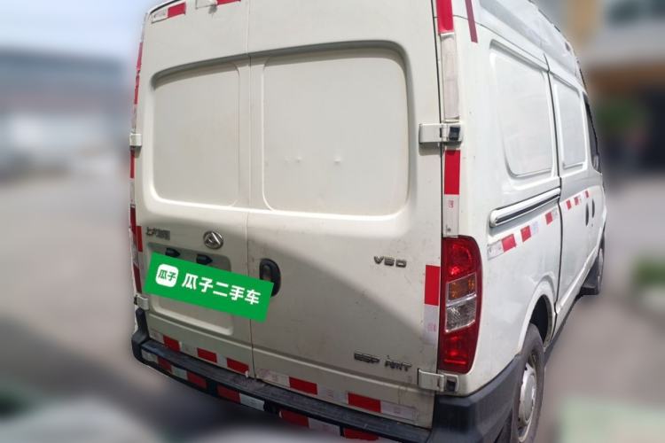 Used SAIC MAXUS Xintu V80 2020 2.5T AMT Classic City Distribution King Short Wheelbase Mid-Roof Design – 2/3 Seats Rear