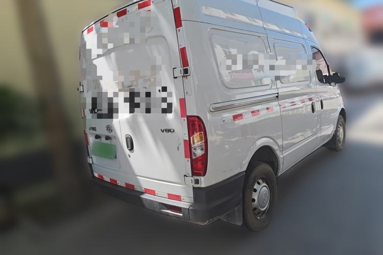 Used SAIC MAXUS Xintu V80 2020 2.5T Manual Classic City Delivery King Short Wheelbase Mid-Roof Design 2/3 Seats Rear Right 45 Deg