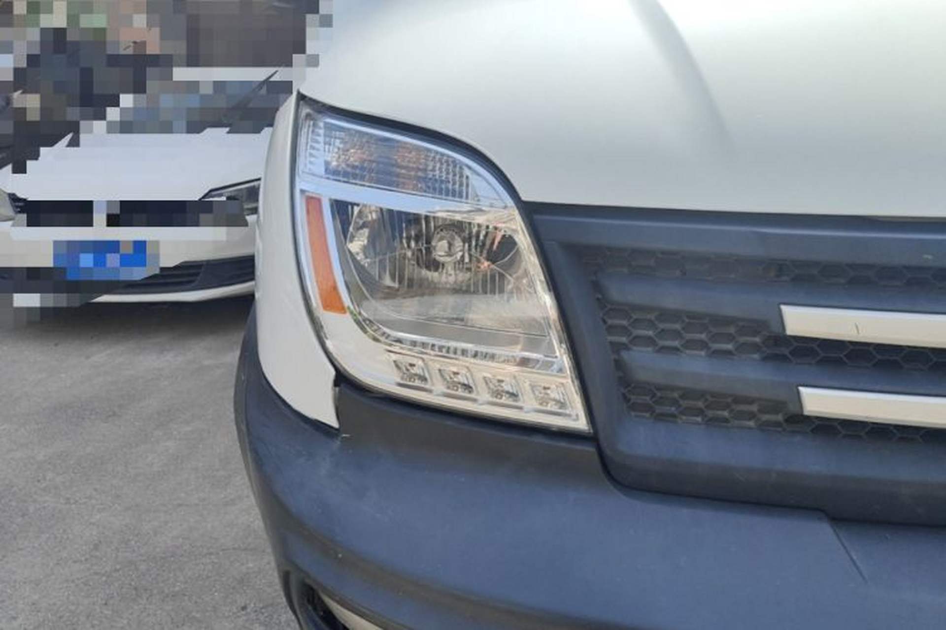 Used SAIC MAXUS Xintu V80  Right Front Headlight