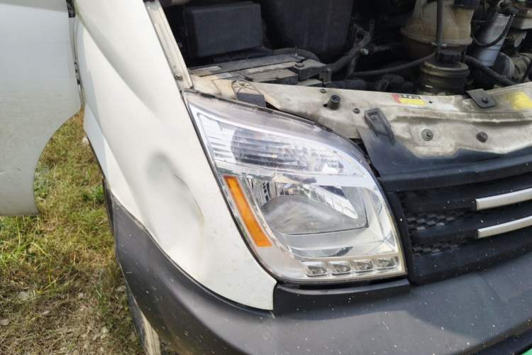 Used SAIC MAXUS Xintu V80  Right Front Headlight