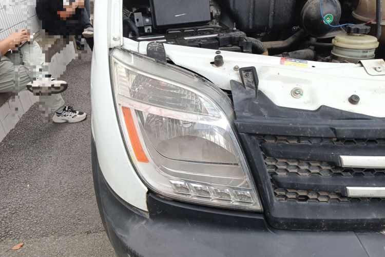 Used SAIC MAXUS Xintu V80  Right Front Headlight