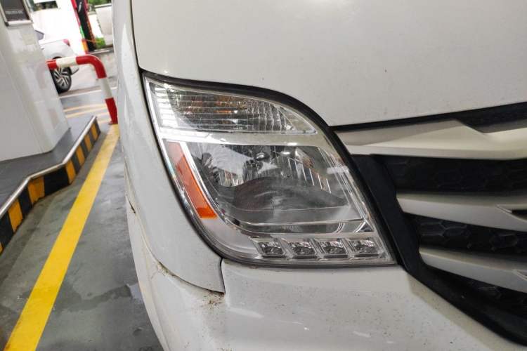Used SAIC MAXUS Xintu V80  Right Front Headlight