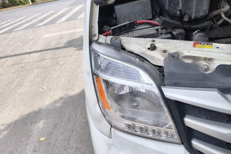 Used SAIC MAXUS Xintu V80  Right Front Headlight