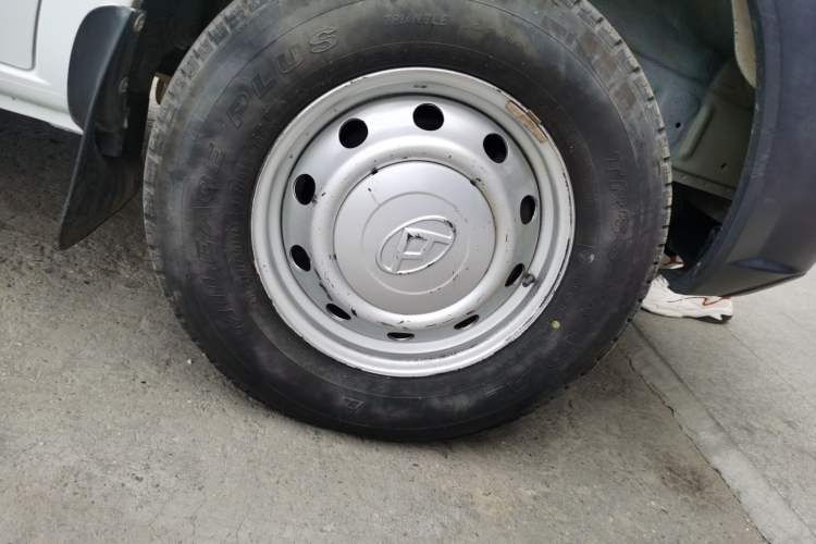 Used SAIC MAXUS Xintu V80  Right Front Wheel Hub