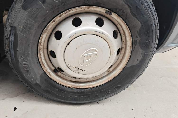 Used SAIC MAXUS Xintu V80  Right Front Wheel Hub