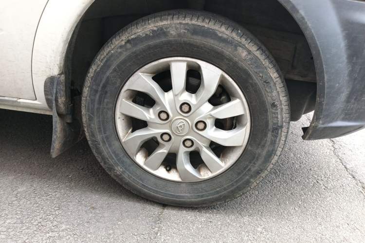 Used SAIC MAXUS Xintu V80  Right Front Wheel Hub