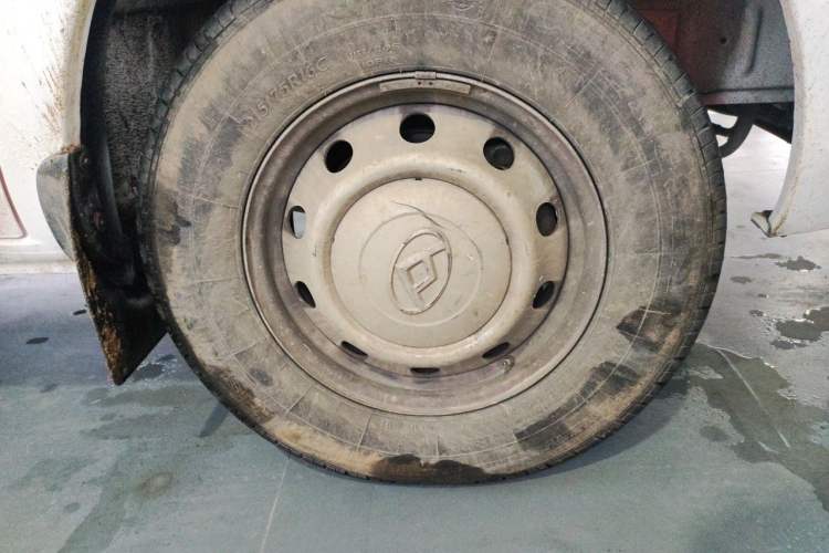 Used SAIC MAXUS Xintu V80  Right Front Wheel Hub