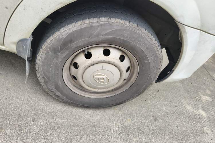 Used SAIC MAXUS Xintu V80  Right Front Wheel Hub