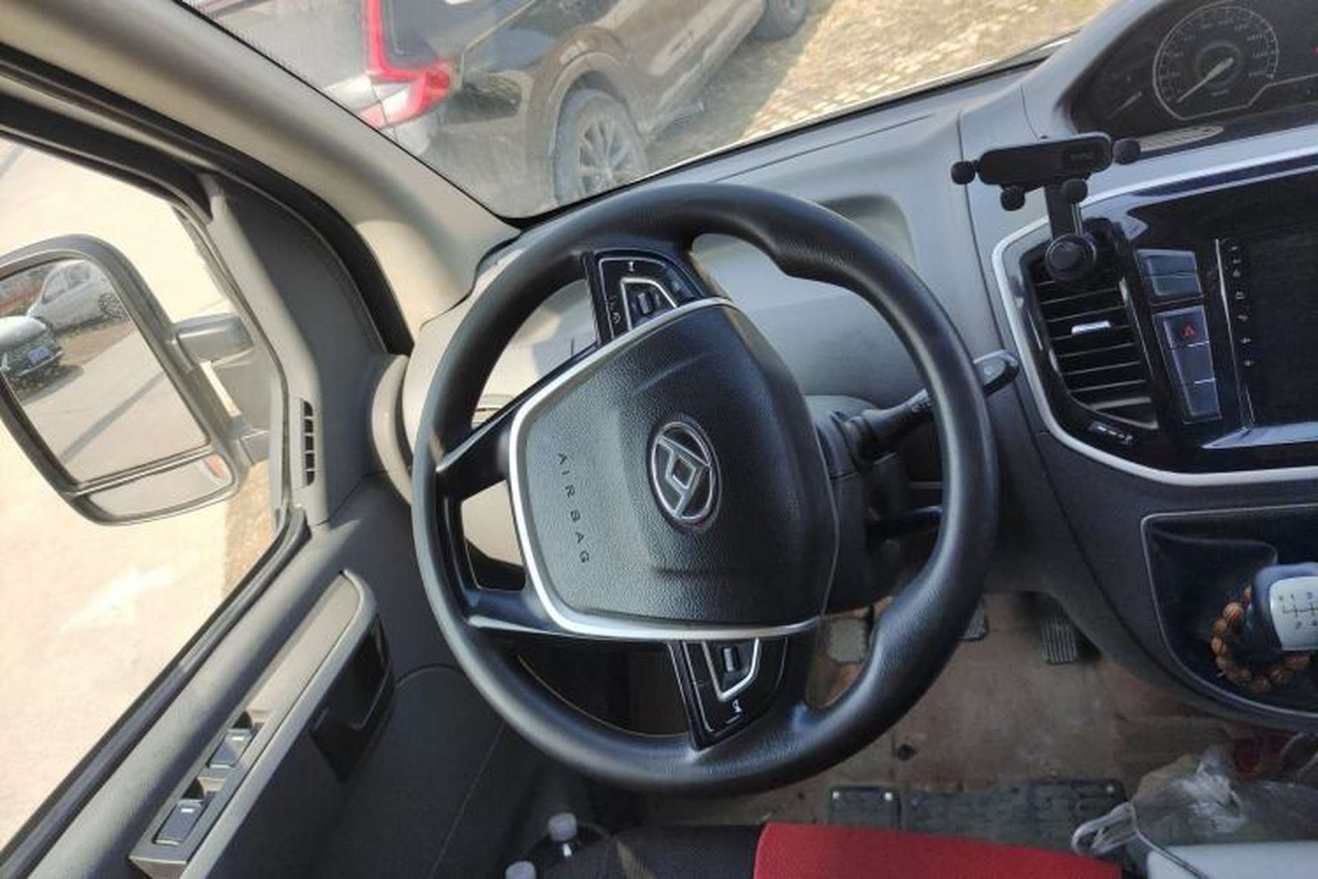 Used SAIC MAXUS Xintu V80 2020 2.5T Manual Classic City Delivery King Long Wheelbase Mid-Height 2/3 Seats Steering Wheel