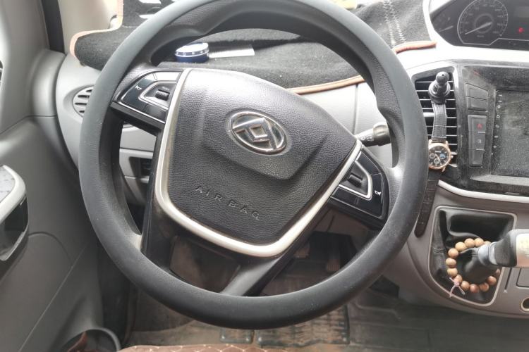 Used SAIC MAXUS Xintu V80 2020 2.5T Manual Classic City Delivery King Short Wheelbase Mid-Roof Design 2/3 Seats Steering Wheel