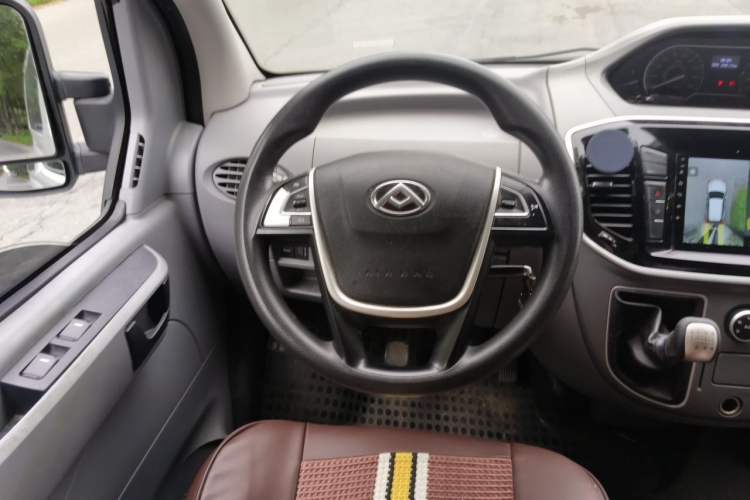 Used SAIC MAXUS Xintu V80 2020 2.0T Manual PLUS City Edition Short Wheelbase Ultra-Low Roof 5/6 Seats Steering Wheel