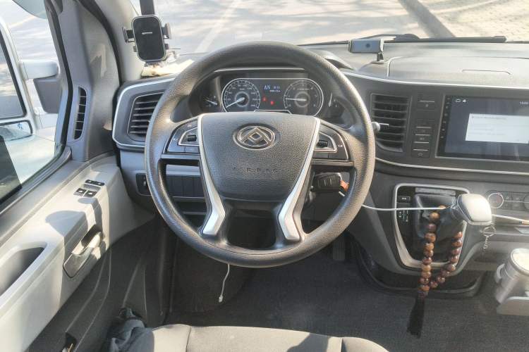 Used SAIC MAXUS Xintu V80 2020 2.0T AMT PLUS City Edition Short Wheelbase Ultra-Low Roof 5/6-Seater Steering Wheel
