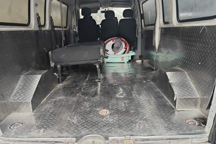Used SAIC MAXUS Xintu V80  Trunk