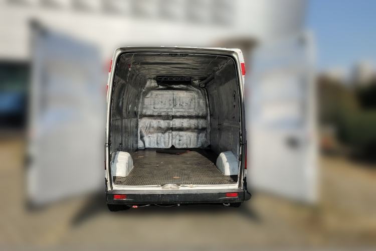 Used SAIC MAXUS Xintu V80 2020 2.5T Manual Classic City Delivery King Long Wheelbase Mid-Height 2/3 Seats Trunk