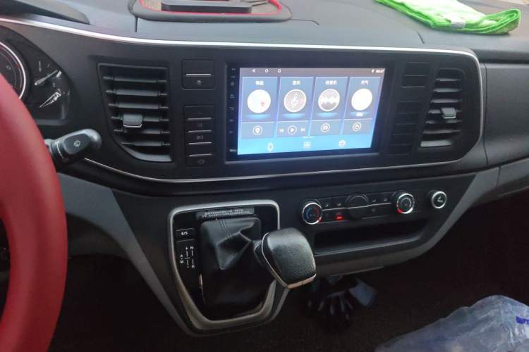 Used SAIC MAXUS Xintu V80 2021 2.0T PLUS AMT City Edition Short Wheelbase Ultra-Low Roof 5/6-Seater Audio And AC Panel