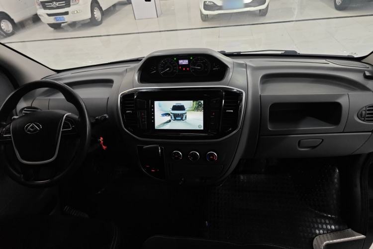 Used SAIC MAXUS Xintu V80 2021 2.0T AMT Classic Aoyuntong Long Wheelbase Mid-Roof 6/7/8/9-Seater Center Console