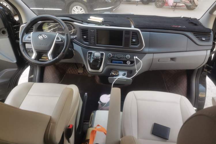 Used SAIC MAXUS Xintu V80  Center Console