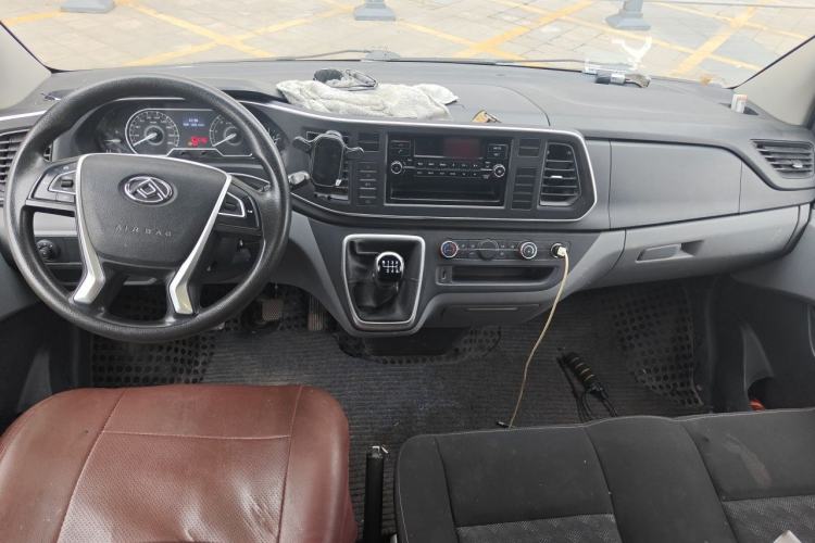 Used SAIC MAXUS Xintu V80 2021 2.0T PLUS Manual City Edition Short Wheelbase Ultra-Low Roof 5/6 Seats Center Console