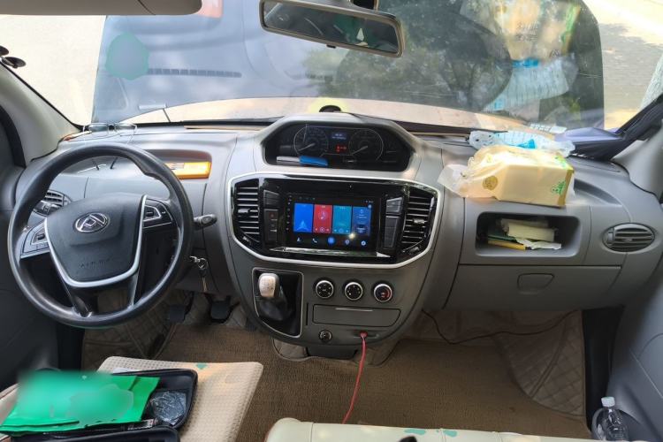 Used SAIC MAXUS Xintu V80 2021 2.0T Manual Classic Aoyuntong Long Wheelbase Mid-Roof 6/7/8/9-Seater Center Console
