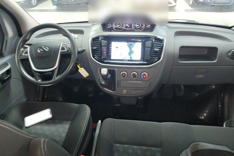 Used SAIC MAXUS Xintu V80 2021 2.0T Manual Classic Aoyuntong Short Wheelbase Ultra-Low Roof 5/6-Seater Center Console