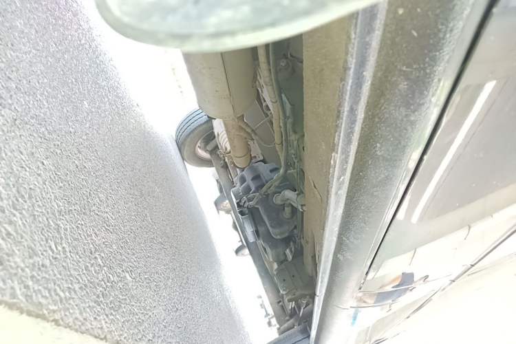 Used SAIC MAXUS Xintu V80  Chassis Front Left