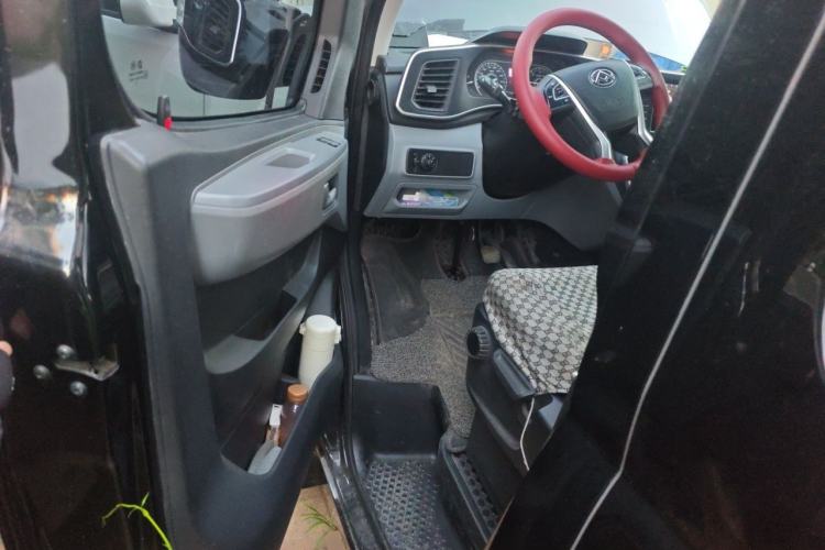 Used SAIC MAXUS Xintu V80 2021 2.0T PLUS AMT City Edition Short Wheelbase Ultra-Low Roof 5/6-Seater Driver Seat