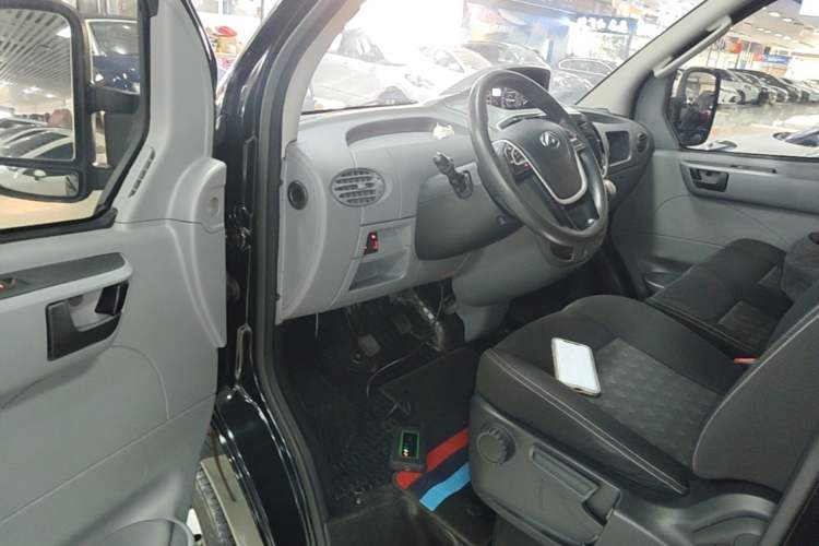 Used SAIC MAXUS Xintu V80 2021 2.0T Manual Classic Aoyuntong Short Wheelbase Ultra-Low Roof 5/6-Seater Driver Seat