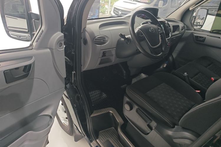 Used SAIC MAXUS Xintu V80 2021 2.0T AMT Classic Aoyuntong Long Wheelbase Mid-Roof 6/7/8/9-Seater Driver Seat