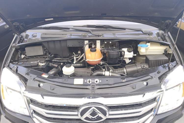 Used SAIC MAXUS Xintu V80 2021 2.0T PLUS AMT City Edition Short Wheelbase Ultra-Low Roof 5/6-Seater Engine Bay