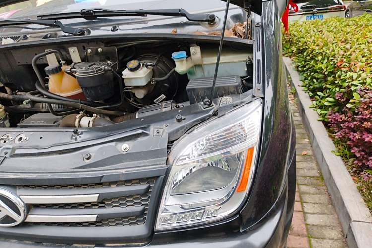 Used SAIC MAXUS Xintu V80 2021 2.0T PLUS Manual Commercial Version Short Wheelbase Mid-Roof 9-Seater Engine Bay Left
