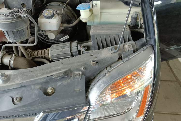 Used SAIC MAXUS Xintu V80  Engine Bay Left
