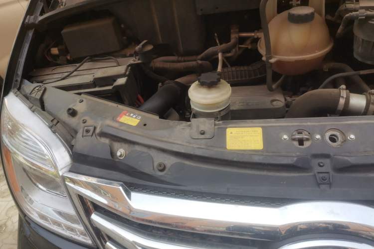 Used SAIC MAXUS Xintu V80  Engine Bay Right