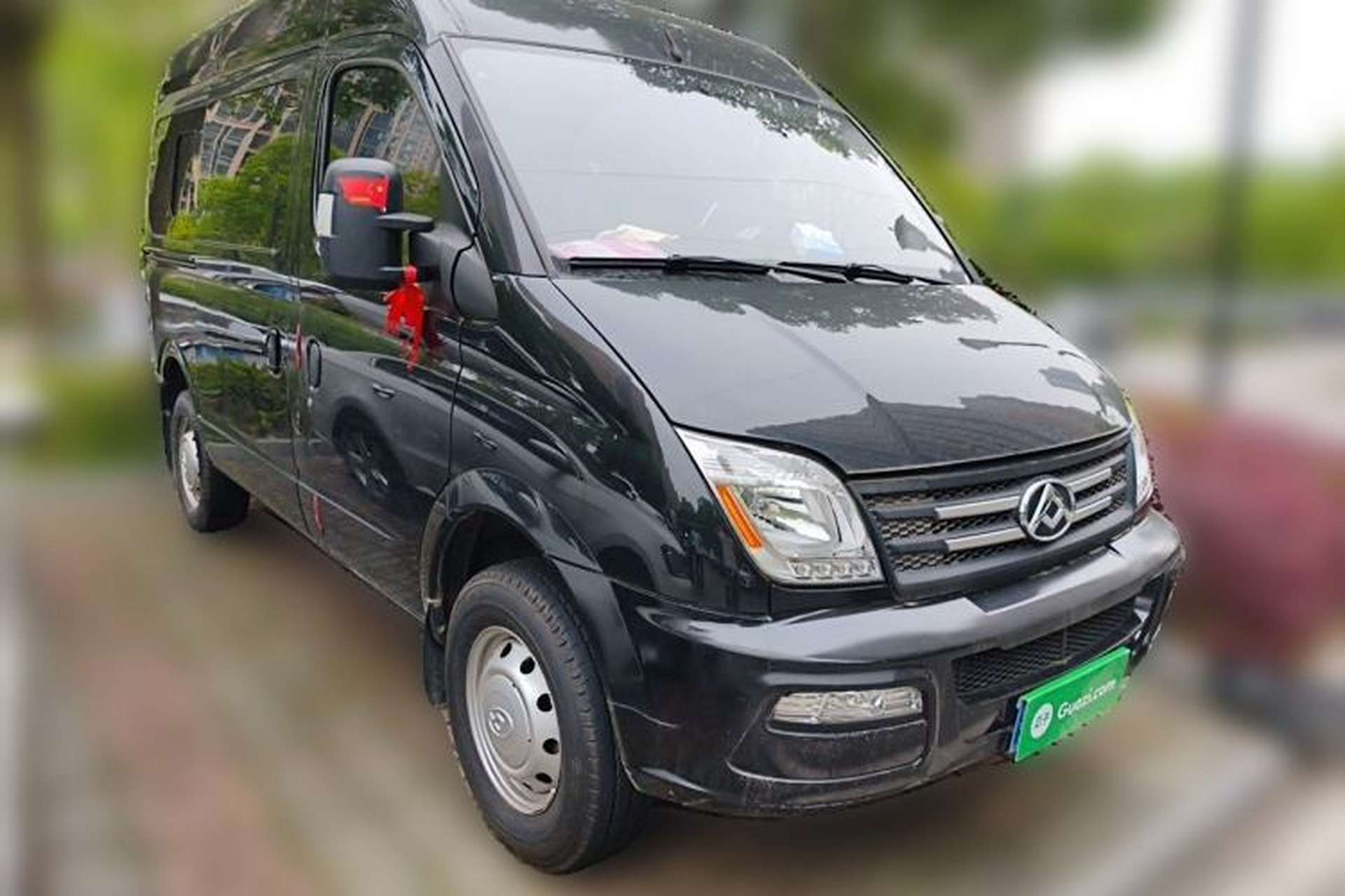 Used SAIC MAXUS Xintu V80 2021 2.0T PLUS Manual Commercial Version Short Wheelbase Mid-Roof 9-Seater Front Right 45 Deg