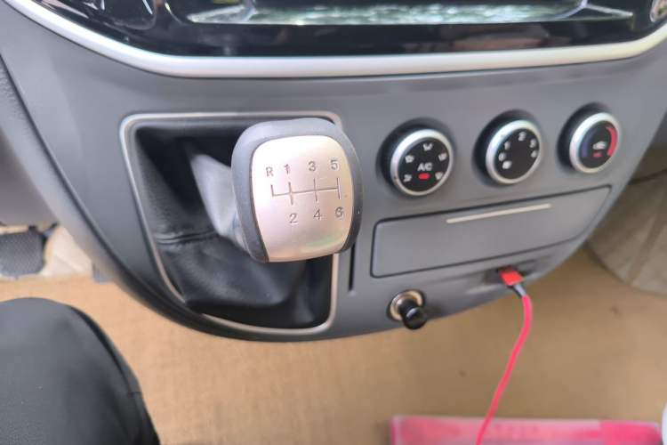 Used SAIC MAXUS Xintu V80 2021 2.0T Manual Classic Aoyuntong Long Wheelbase Mid-Roof 6/7/8/9-Seater Gear Lever
