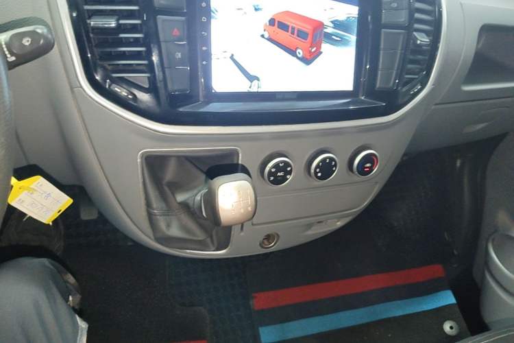 Used SAIC MAXUS Xintu V80 2021 2.0T Manual Classic Aoyuntong Short Wheelbase Ultra-Low Roof 5/6-Seater Gear Lever