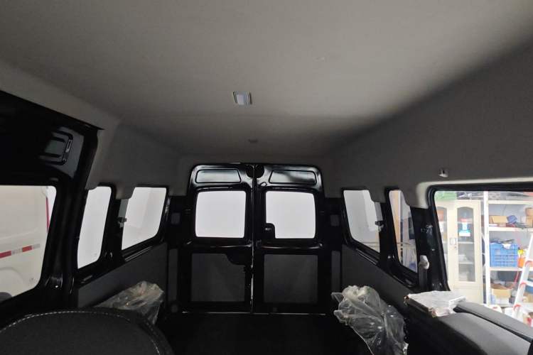 Used SAIC MAXUS Xintu V80 2021 2.0T AMT Classic Aoyuntong Long Wheelbase Mid-Roof 6/7/8/9-Seater Headliner