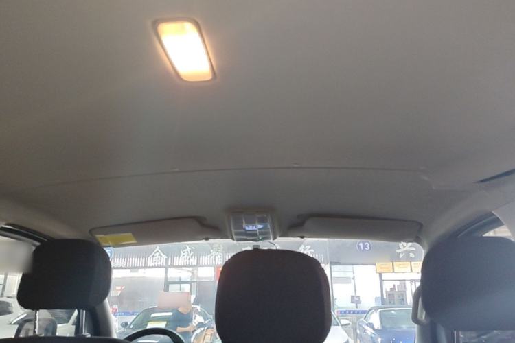 Used SAIC MAXUS Xintu V80 2021 2.0T Manual Classic Aoyuntong Short Wheelbase Ultra-Low Roof 5/6-Seater Headliner
