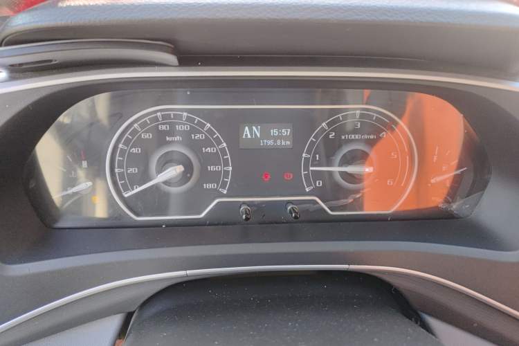 Used SAIC MAXUS Xintu V80 2021 2.0T PLUS AMT City Edition Short Wheelbase Ultra-Low Roof 5/6-Seater Instrument Cluster