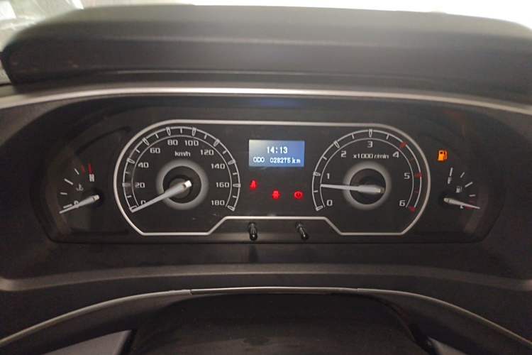 Used SAIC MAXUS Xintu V80 2021 2.0T Manual Classic Aoyuntong Short Wheelbase Ultra-Low Roof 7/8/9-Seater Instrument Cluster