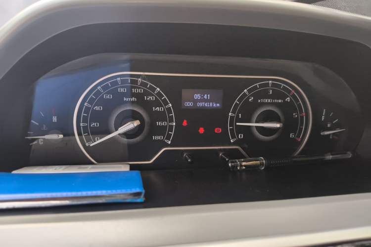 Used SAIC MAXUS Xintu V80 2021 2.0T Manual Classic Aoyuntong Long Wheelbase Mid-Roof 6/7/8/9-Seater Instrument Cluster