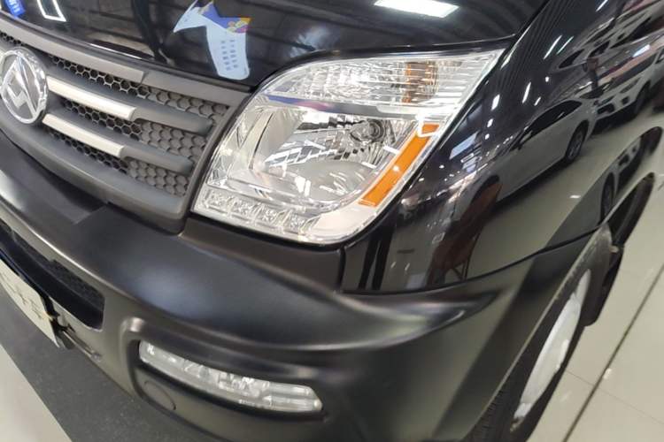 Used SAIC MAXUS Xintu V80 2021 2.0T Manual Classic Aoyuntong Short Wheelbase Ultra-Low Roof 5/6-Seater Left Front Headlight