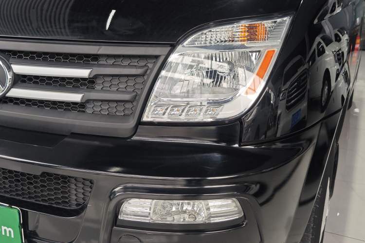 Used SAIC MAXUS Xintu V80 2021 2.0T AMT Classic Aoyuntong Long Wheelbase Mid-Roof 6/7/8/9-Seater Left Front Headlight