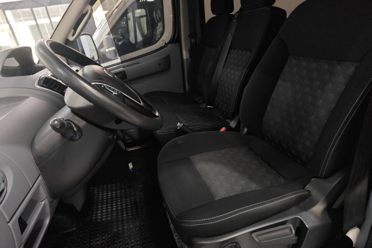 Used SAIC MAXUS Xintu V80 2021 2.0T AMT Classic Aoyuntong Long Wheelbase Mid-Roof 6/7/8/9-Seater Left Front Seat